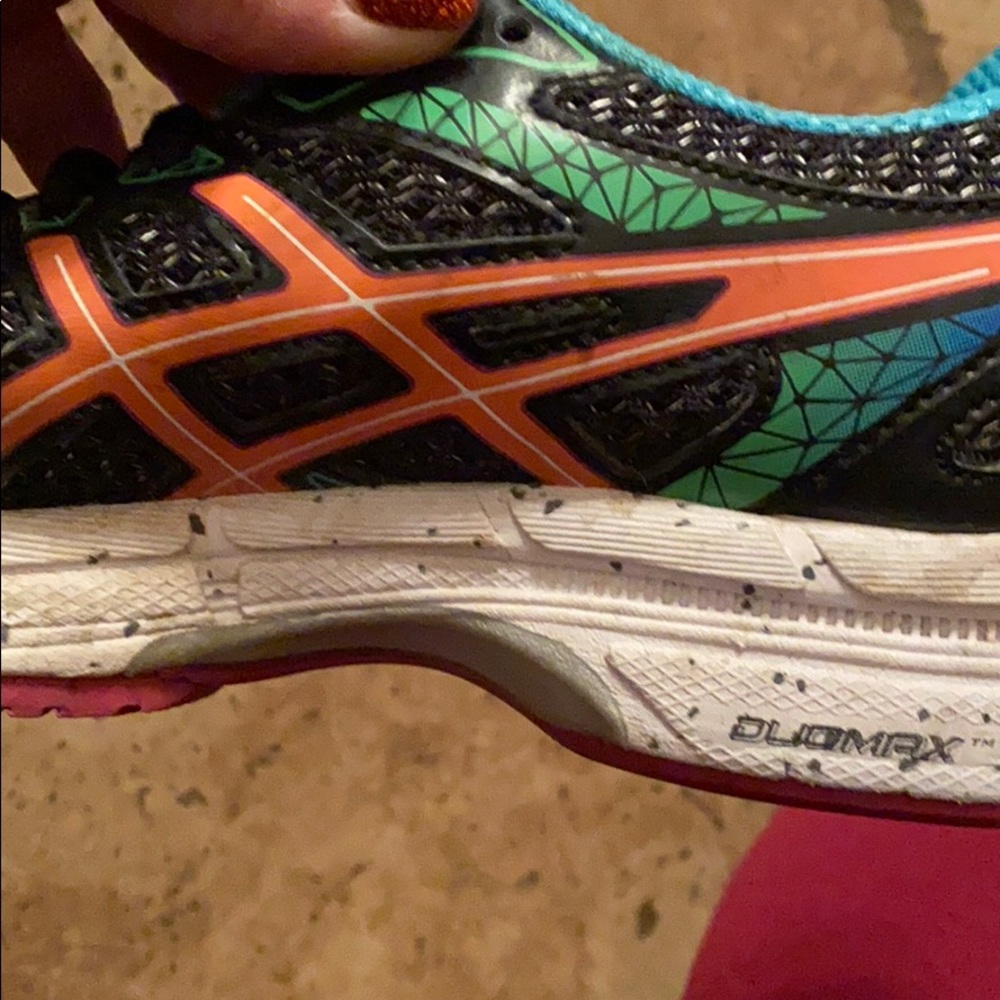 Women’s ASICS - Picture 3 of 8